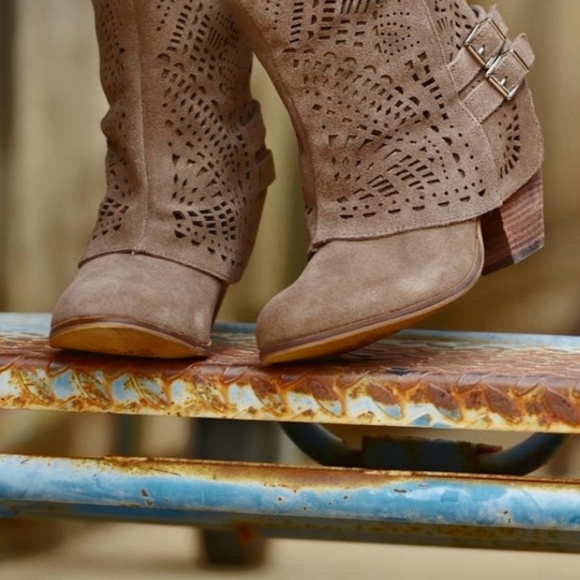 New $164 NAUGHTY MONKEY FAST TIMES LASER CUT PERFORATED LEATHER SLOUCH BOOTS 7.5 - Picture 1 of 9